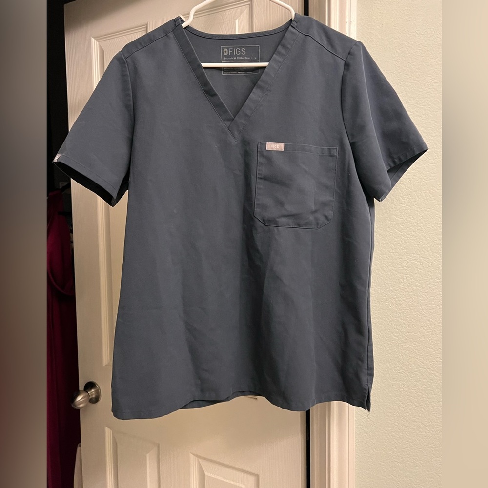 FIGS Catarina one pocket scrub top gray size large
